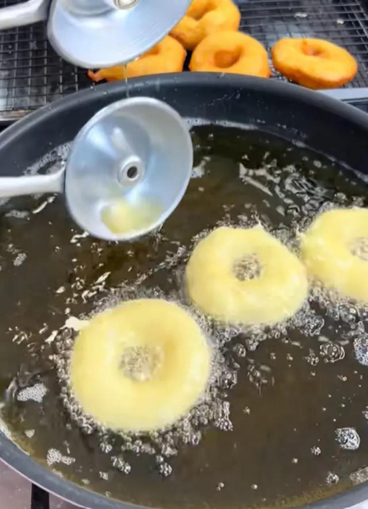 Apa Itu Minyak Beku? Cocok untuk Goreng Donat agar Tidak Berminyak