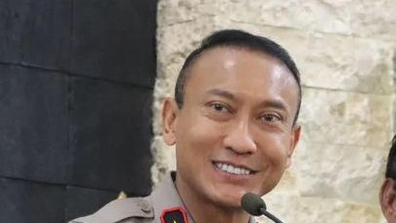 Bikin Merinding Pesan Mendalam Wakapolda Banten Tentang Kesederhaan, Saat Sambangi Rumah Bripka Eko