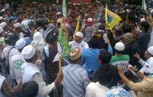 Ratusan ormas Islam bentrok dengan Polisi