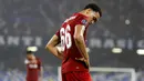 Bek Liverpool, Trent Alexander-Arnold, tampak lesu usai ditaklukkan Napoli pada laga Liga Champions di Stadion San Paolo, Selasa (17/9/2019). Napoli menang 2-0 atas Liverpool. (AP/Gregorio Borgia)