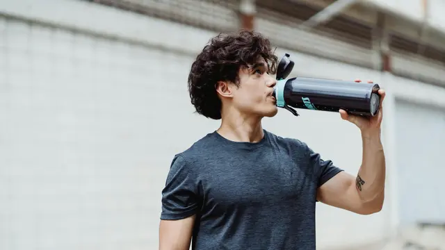 Kepribadianmu Ternyata Bisa Terbaca dari Botol Tumbler yang Kamu Pakai, Cek di Sini