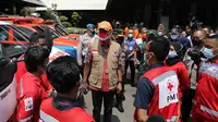 Gubernur Jawa Tengah Ganjar Pranowo ditengah relawan saat apel siaga bencana di Provinsi Jawa Tengah. (Foto: Liputan6.com/Humas Provinsi Jateng)