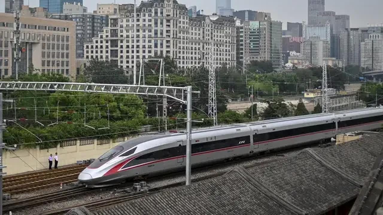 Berdasarkan pembahasan di Kemenhub, proyek kereta cepat sampai Surabaya dilakukan setelah proyek kereta cepat dari Jakarta sampai Stasiun Tegalluar, Kabupaten Bandung, rampung sepenuhnya.