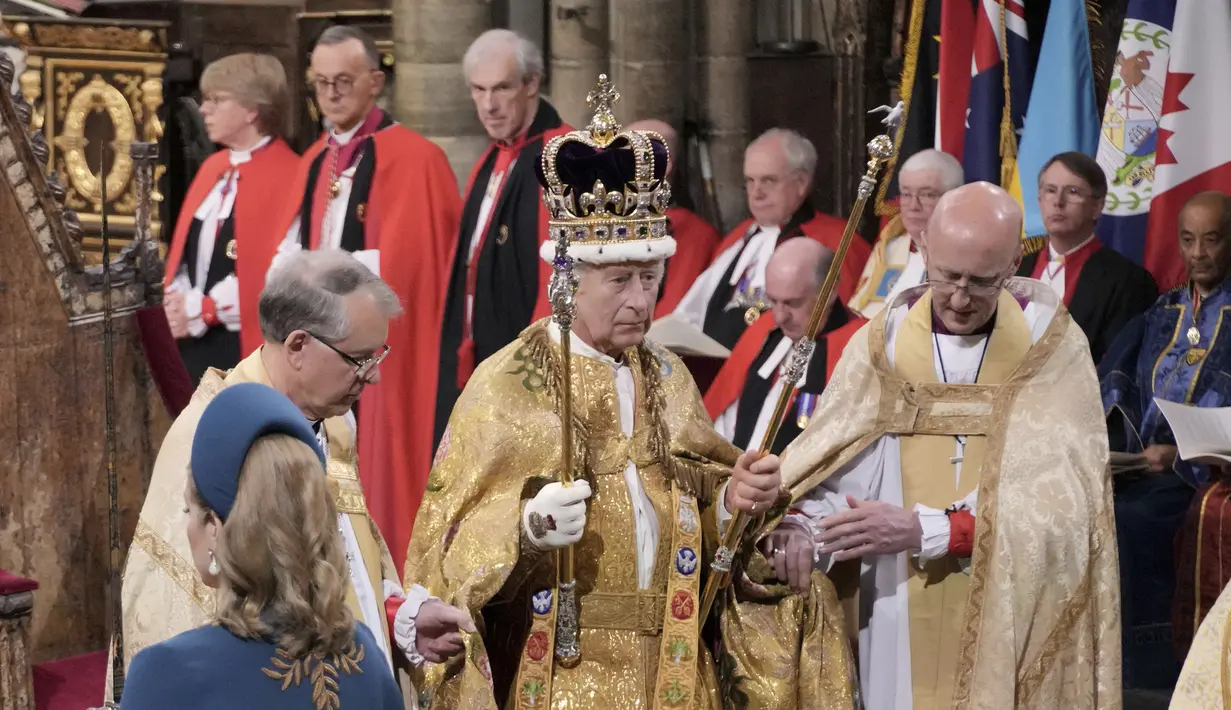Untuk semua kamera televisi, fotografer, dan orang banyak, ada satu momen dalam penobatan Raja Charles III yang tidak akan disiarkan ke seluruh dunia. (Jonathan Brady/Pool Photo via AP)