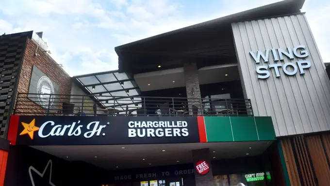 Menikmati Ayam Goreng dan Burger Favorit dalam Satu Gerai yang Sama