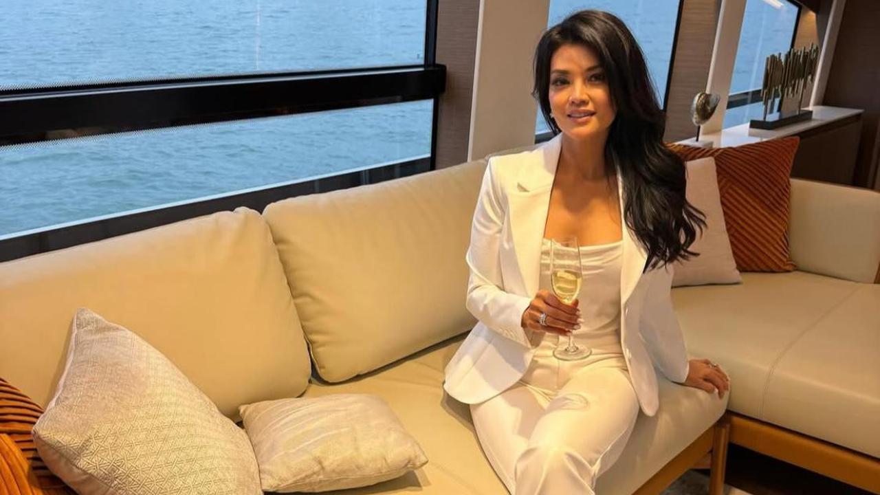 7 Potret Farah Quinn Rayakan Ulang Tahun Ke-45 dengan Gaya Mewah di Hong Kong