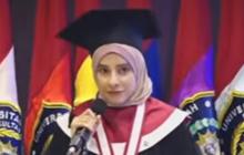 VIDEO: Satu Ruangan Meriah! Mahasiswi Cantik Palestina Minta Jodoh ke Rektor saat Wisuda UM Surabaya