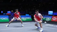 Ganda putra Indonesia Raymond Indra/Nikolaus Joaquin lmengalahkan Kang Min Hyuk/Ki Dong Ju dari Korea pada babak 32 besar All England 2026 dengan rubber game 17-21, 21-12, dan 21-19 di Utilita Arena Birmingham, Inggris, Selasa (3/3). (foto: PBSI)