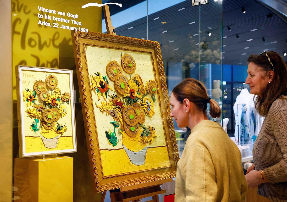 FOTO: Membuat Lukisan Bunga Matahari Van Gogh dengan Lego