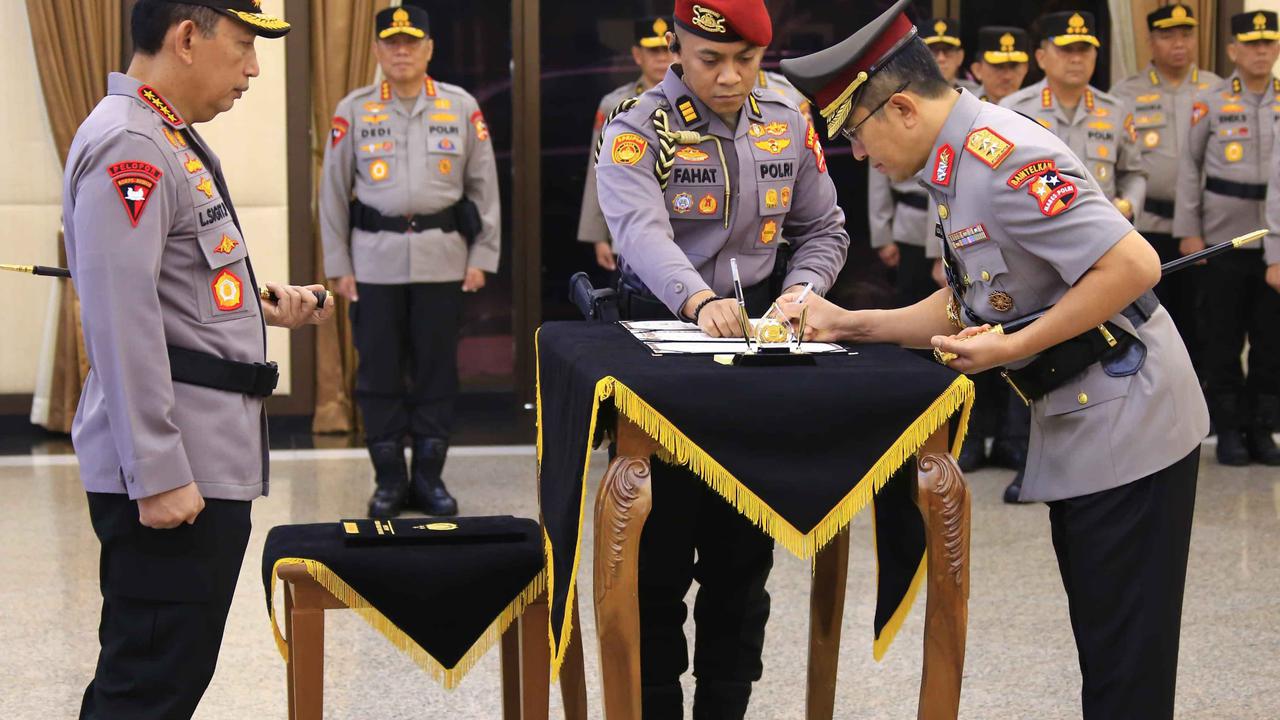 FOTO: Kapolri Lantik Yuda Gustawan sebagai Kabaintelkam, Ramdani Hidayat Pimpin Brimob