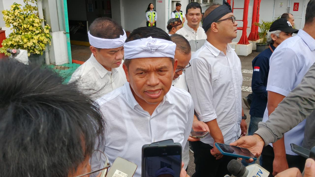 VIDEO:  Momen Jusuf Hamka Membungkuk Salami Dedi Mulyadi di Pernikahan Anak Irjen Karyoto