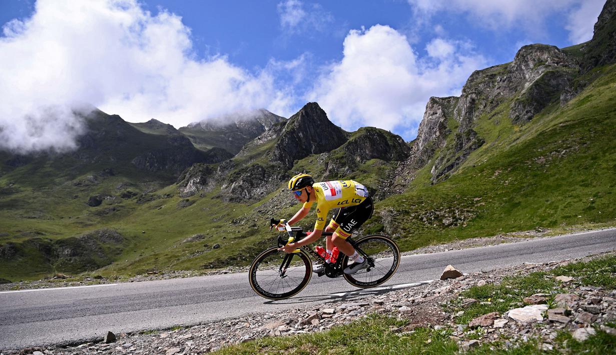 Pembalap asal Slovenia ini berhasil meraih tiga kali juara etape di etape kelima yaitu dari Change menuju Laval Espace Mayenne, etape ke-17 yaitu dari Muret menuju Saint-Lary-Soulan Col Du Portet, dan ke-18 yaitu dari Pau menuju Luz Ardiden. (Foto: AFP/Anne-Christine Poujoulat)