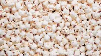 Temukan Kucing Tersembunyi di Antara Popcorn (Sumber: Hindustan Times)