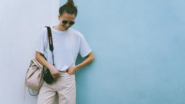 Tren Fashion 2025 yang Ramah Lingkungan, Teknologi Canggih, dan Genderless. (pexels.com/Elle Hughes)