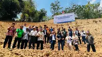 Holding Danareksa tanam 1.000 Pohon Durian&rdquo; di Desa Wisata Agropolitan Organik, Sukorejo, Kabupaten Sragen, Jawa Tengah