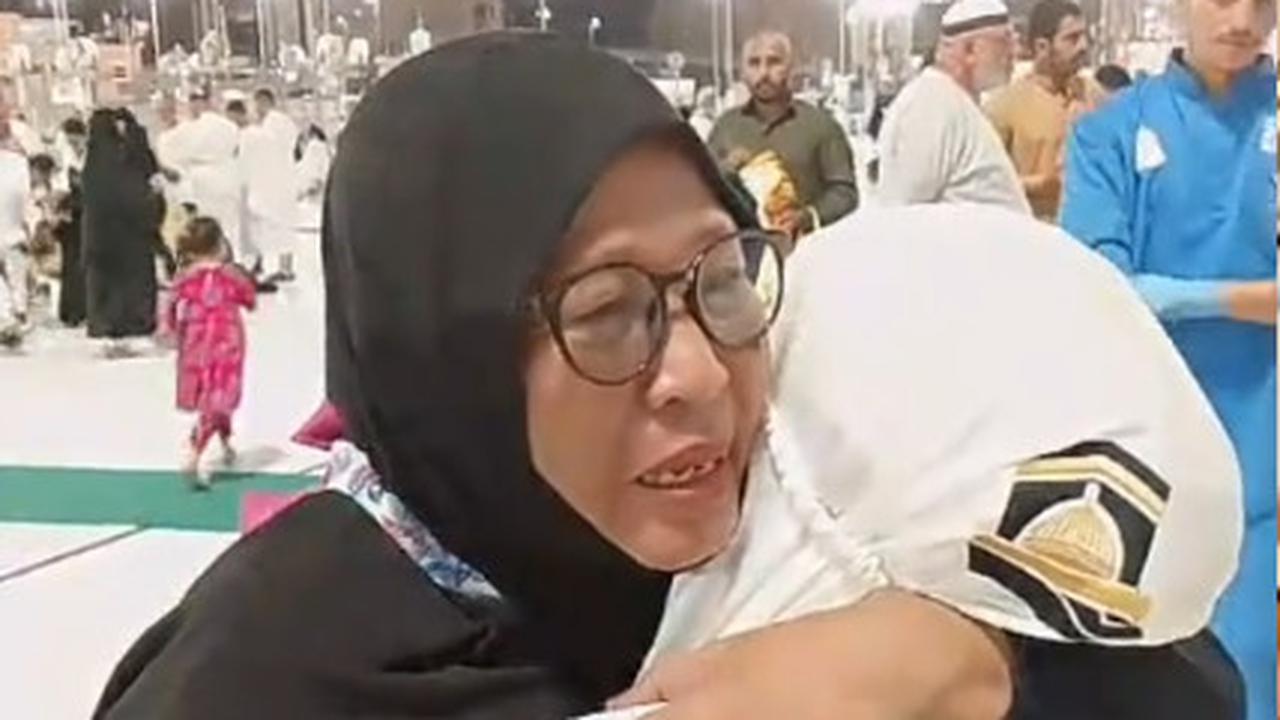 20 Tahun Terpisah Jarak, Momen Pertemuan Kakak Adik di Tanah Suci Ini Bikin Haru