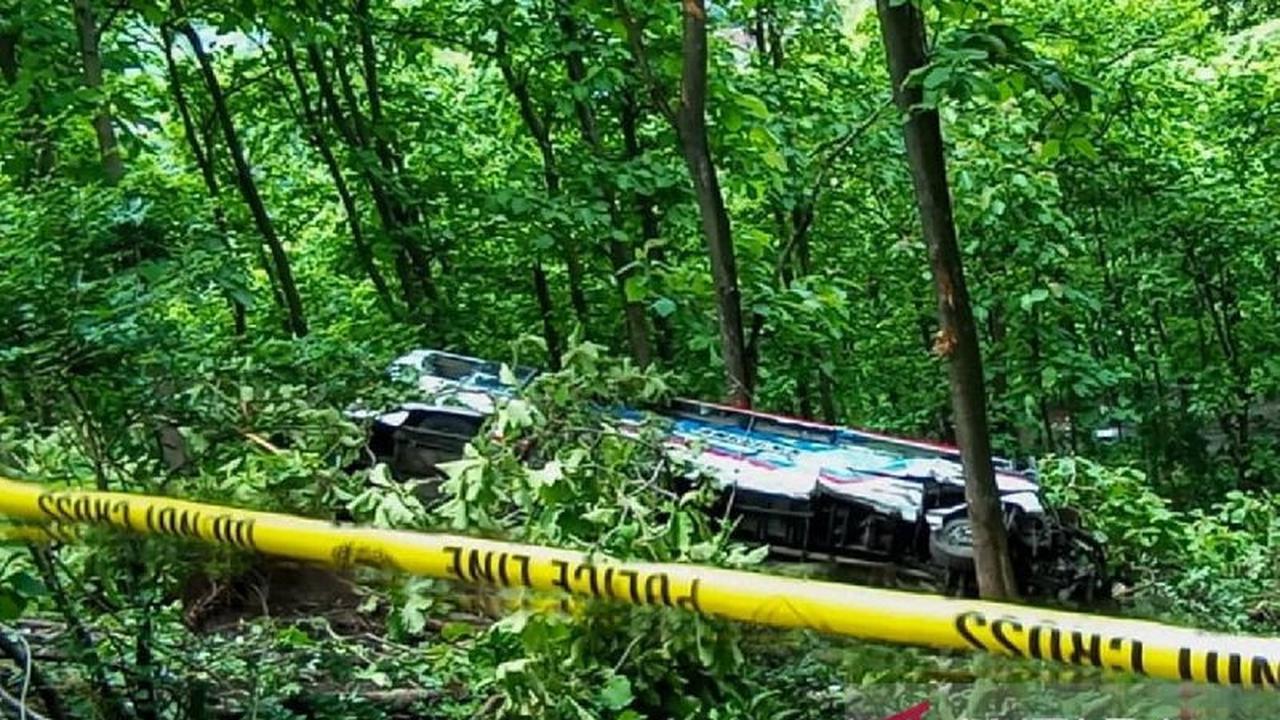 Kecelakaan Bus Situbondo: Tujuh Penumpang Luka-luka Akibat Terjun ke Jurang di Jalur Arak-arak