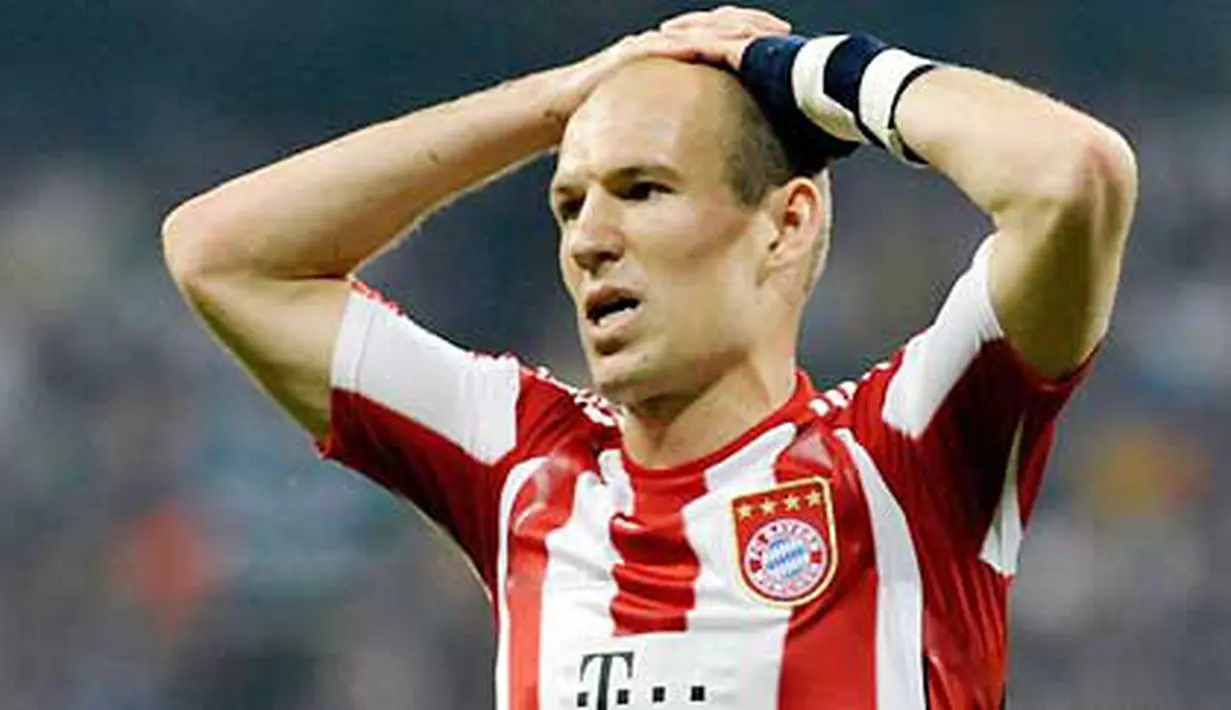 Kekecewaan winger Bayern Muenchen Arjen Robben di laga final Liga Champions melawan Inter Milan di Santiago Bernabeu, 22 Mei 2010. Inter unggul 2-0. AFP PHOTO DDP / SASCHA SCHUERMANN 