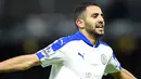 10. Riyad Mahrez, gelandang ini berhasil membawa Leicester juara Premier League musim 2015/2016 lalu. Pria Aljazair ini merupakan talenta hasil bidikan Ranieri dan sukses dipoles hingga menjadi bintang. (AFP/Olyy Greenwood)