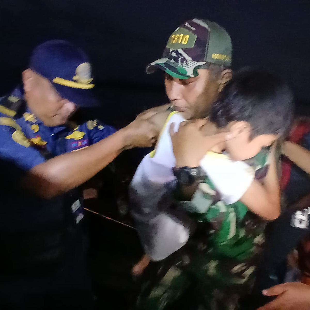 TNI evakuasi korban KM Barcelona