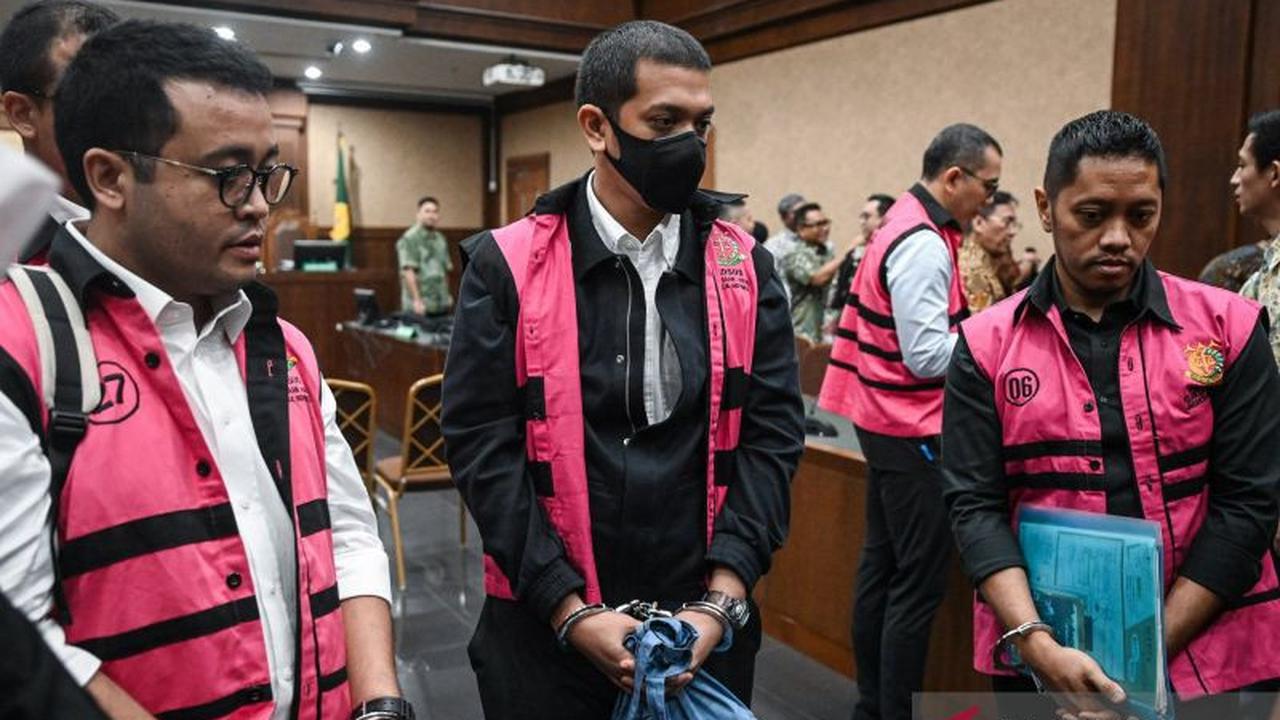 Sidang Anak Riza Chalid, Muhamad Kerry Adrianto Riza
