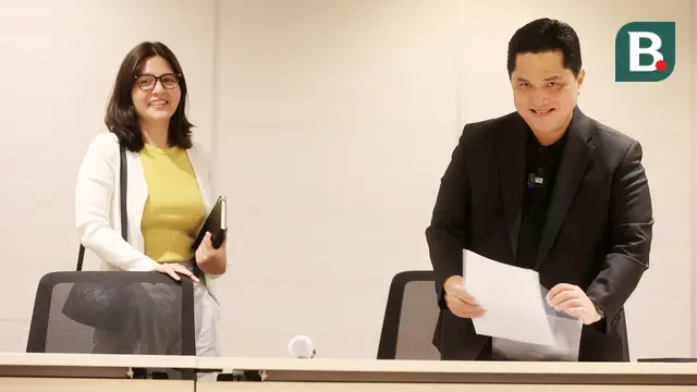 Foto: Pesona Ratu Tisha saat Mendampingi Erick Thohir Jumpa Pers