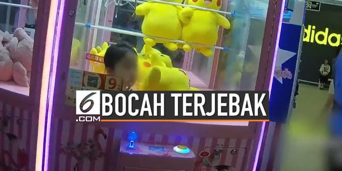 VIDEO: Bocah Terjebak di Mesin Capit Demi Boneka Pikachu