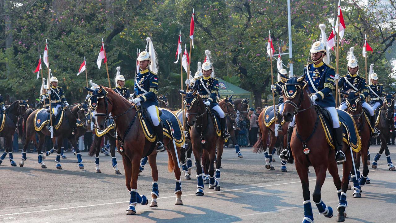 Kirab Merah Putih Bawa Bendera Pusaka Menuju Istana Merdeka