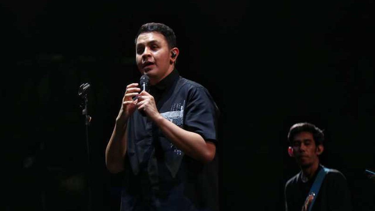 5 Potret Keseruan Tulus Meriahkan Malam Pertama KapanLagi Buka Bareng di BRI Festival 2025