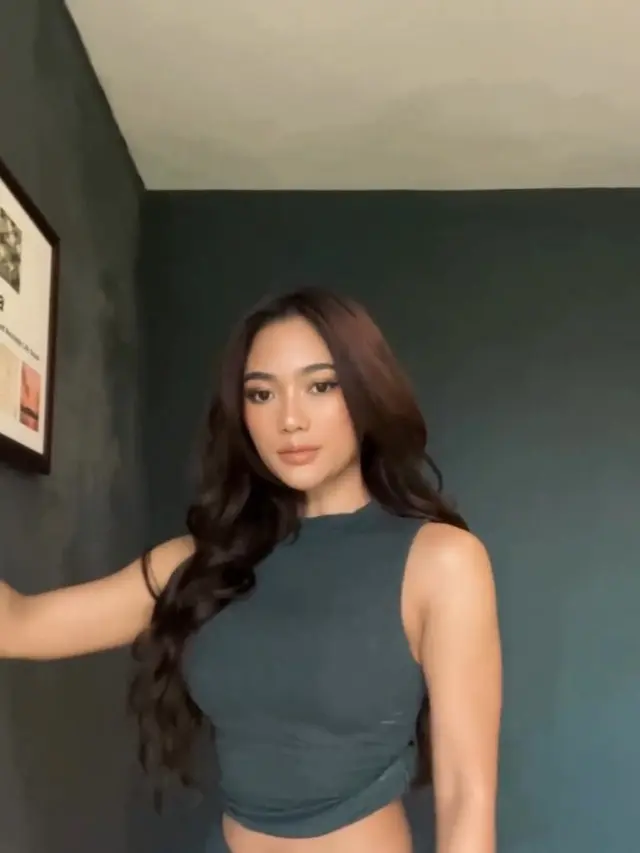 7 Potret Marion Jola Pamer Body Goal dengan Badan Kekar, Banjir Pujian