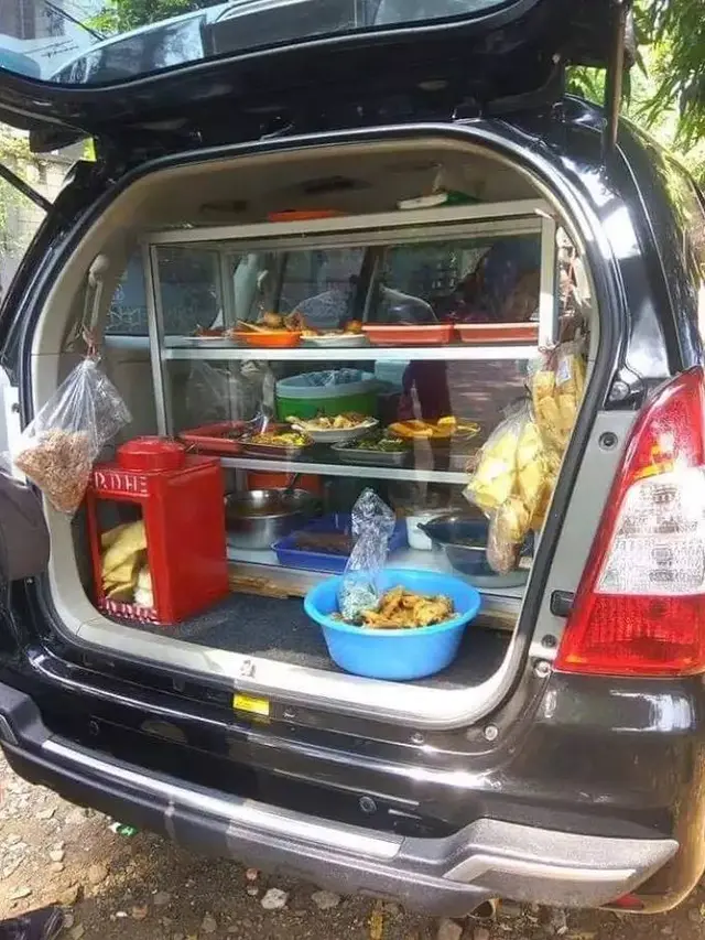 10 Potret Nyeleneh Isi Bagasi Mobil Ini Bikin Geleng Kepala