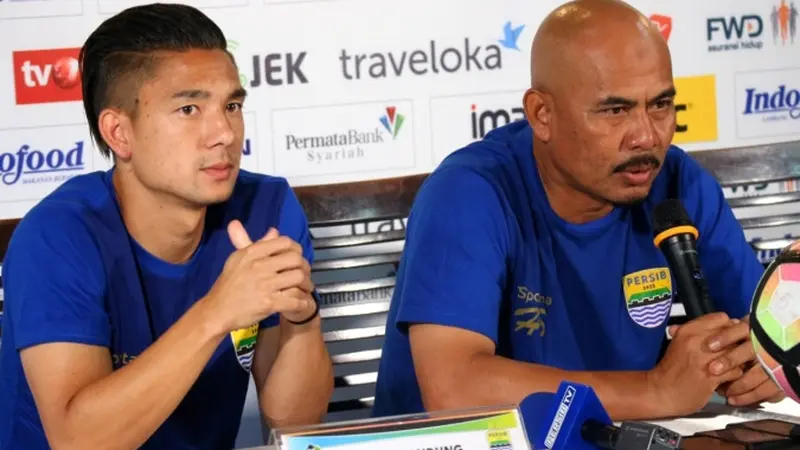 Kim Jeffrey Kurniawan dan asisten pelatih Persib Bandung, Herrie Setyawan