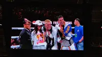 Fadly Faisal mencetak sejarah dengan memenangkan sabuk ICB (Influence Championship Boxing) International, gelar pertama di Asia, setelah mengalahkan YouTuber Malaysia, Aisar Khaled, di ajang Byon Combat Showbiz Vol 4, di Tennis Indoor Jakarta, Sabtu (30/11/2024). (Bola.com/Muhammad Luthfi Ma'ruf/Magang)