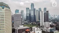 Pemandangan gedung bertingkat dan permukiman warga di antara perpohonan Jakarta, Kamis (13/2/2020). Wahana Lingkungan Hidup (Walhi) menyebut Ruang Terbuka Hijau (RTH) di Jakarta tidak cukup untuk menggerus polusi udara. (Liputan6.com/Faizal Fanani)