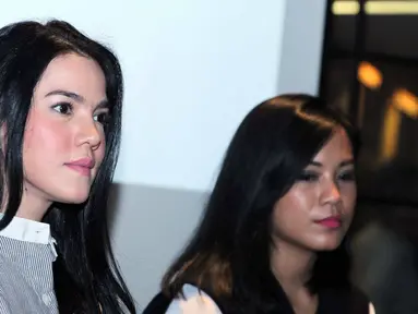 Artis cantik, Alice Norin ikut nimbrung dalam acara Woman Talk yang digelar Liputan6.com, Jakarta, Jumat (26/6/2015). Maraknya bisnis online membuat Alice Norin mencoba peruntungan dengan menjual busana secara online. (Liputan6.com/Helmi Afandi)