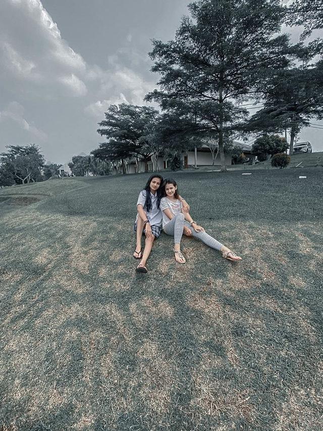 6 Potret Kebersamaan Sandrinna Michelle dan Ratu Sofya, Selalu Kompak