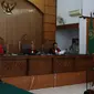 Suasana sidang perdana Tersangka pembunuhan Deudeuh Alfi Sahrin alias @tataa_chubby,  Muhammad Prio Santoso di Pengadilan Negeri Jakarta Selatan, Senin (21/9/2015). Prio dikenai Pasal 338 serta 339 KUHP dan Pasal 365 KUHP. (Liputan6.com/Herman Zakharia)