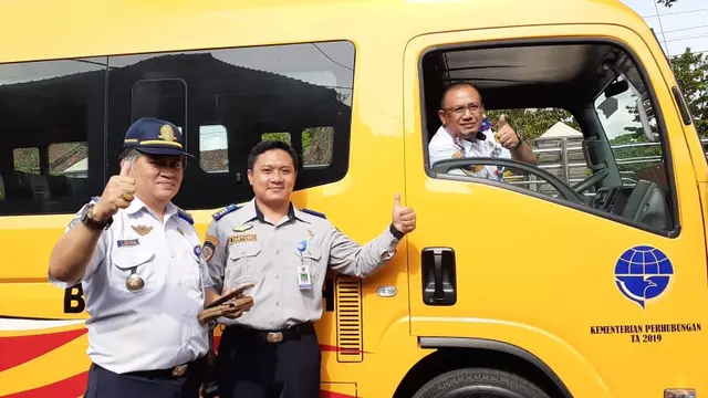 Pemkab Banyumas kembali menerima bantuan bus sekolah gratis dari Kementerian Perhubungan. (Foto: Liputan6.com/Humas Setda Banyumas/Muhamad Ridlo)