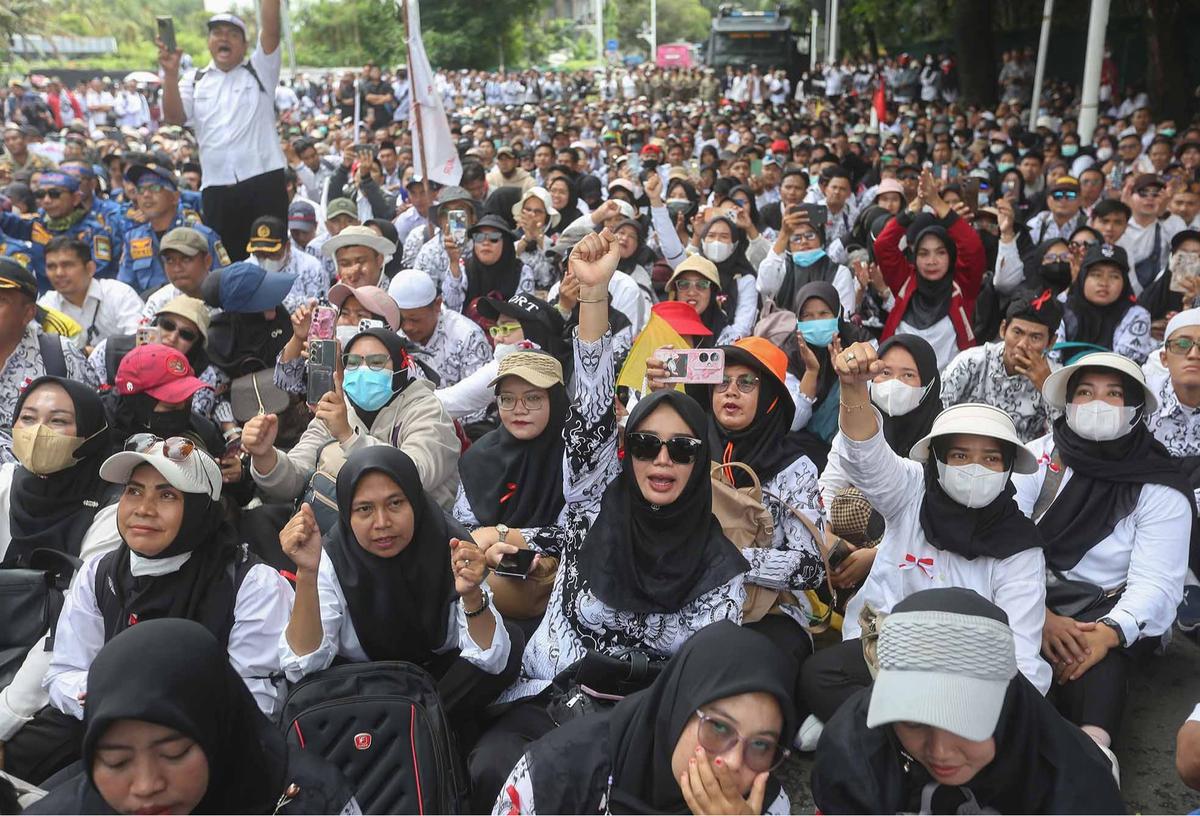 FOTO:  Aksi Ribuan Calon PPPK  Di Kantor KemenPAN-RB, Menolak Pengangkatan Oktober 2025