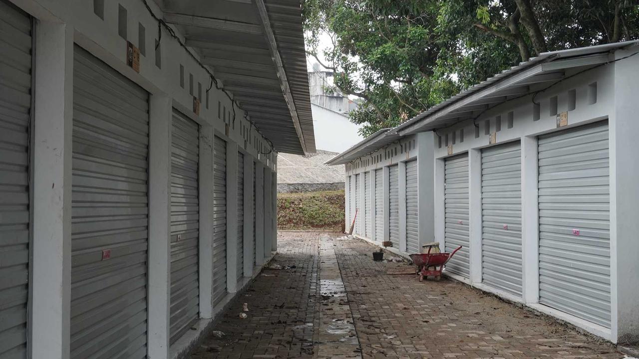 FOTO: Pasar Relokasi Pedagang Pasar Barito di Lenteng Agung masih Sepi