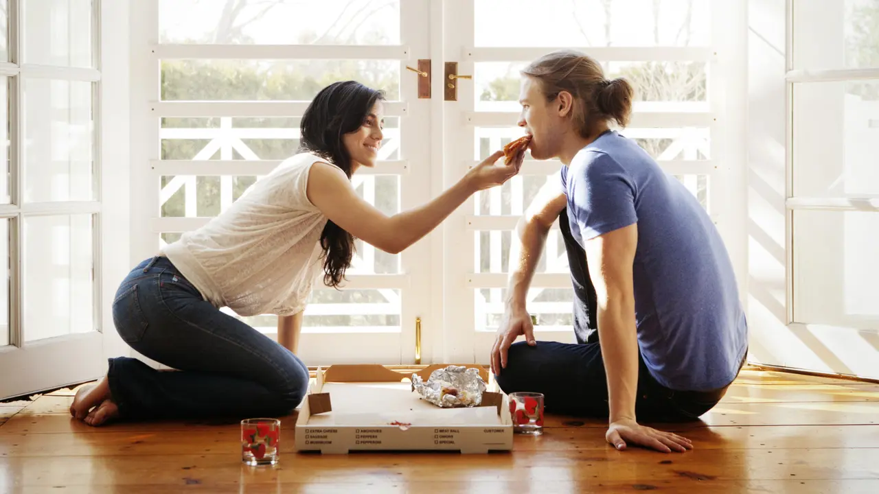 5 Hal yang Bisa Terjadi Ketika Kencan dengan Outgoing Introvert