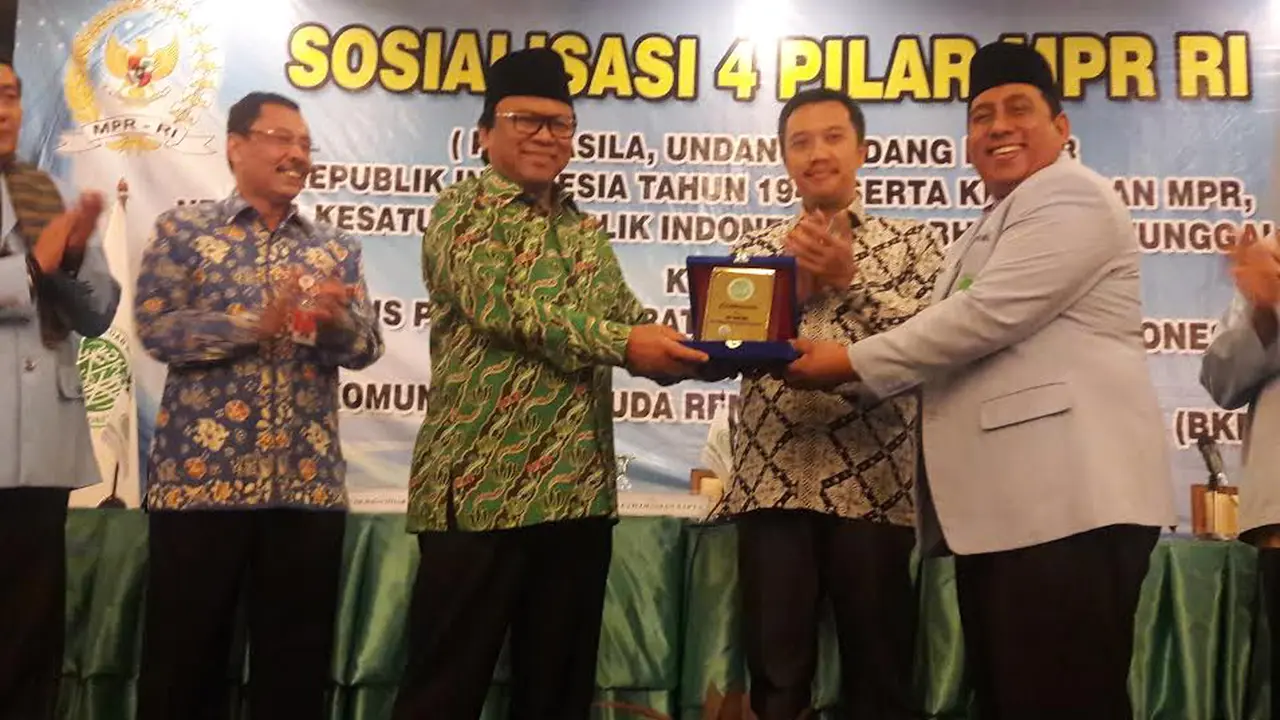 Guyonan Wakil Ketua MPR untuk Menteri Gaduh