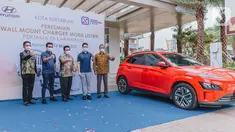 Kota Kertabumi Karawang bekerja sama dengan Hyundai Andalan meresmikan fasilitas wall mount charging di kawasan Kota Kertabumi Karawang, (15/11/2022). Kolaborasi ini akan memudahkan masyarakat dalam pengisian daya kendaraan listrik di Karawang. (Liputan6.com/HO/APL)