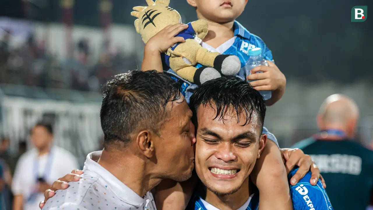 Foto: So Sweet! Deretan Momen Perayaan Gelar Juara BRI Liga 1 2023/2024 para Penggawa Persib Bandung Bareng Keluarga