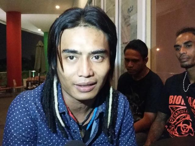 Muhammad Charly Van Houten - 5la 4bawx1aylm / Nama asli muhammad charly
