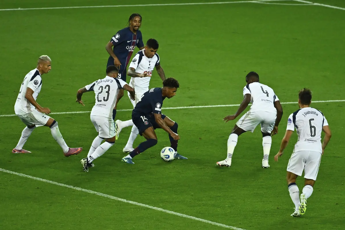Duel PSG vs Tottenham di laga Piala Super Eropa 2025 di Bluenergy Stadium, Italia, Kamis (14/8/2025). (AP Photo/Denes Erdos).