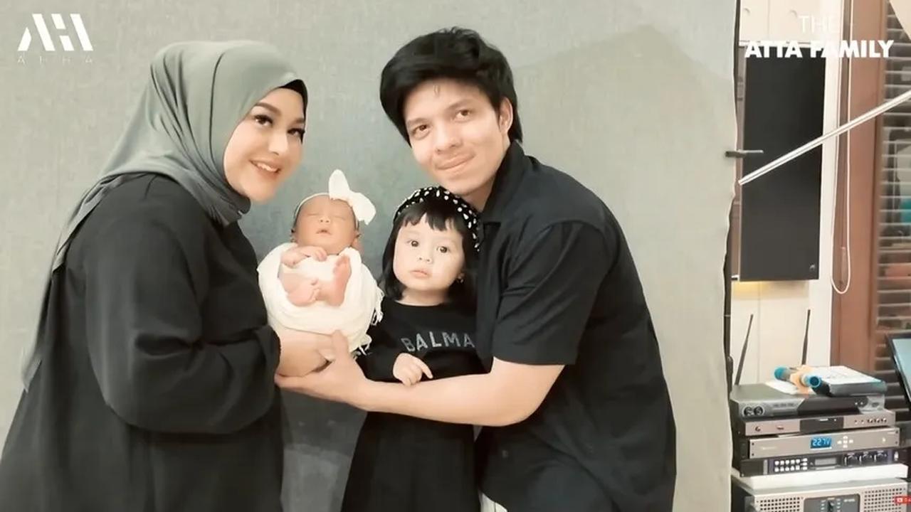 Tak sedikit netizen yang ikut mendoakan untuk keluarga pasangan Atta dan Aurel.<br>