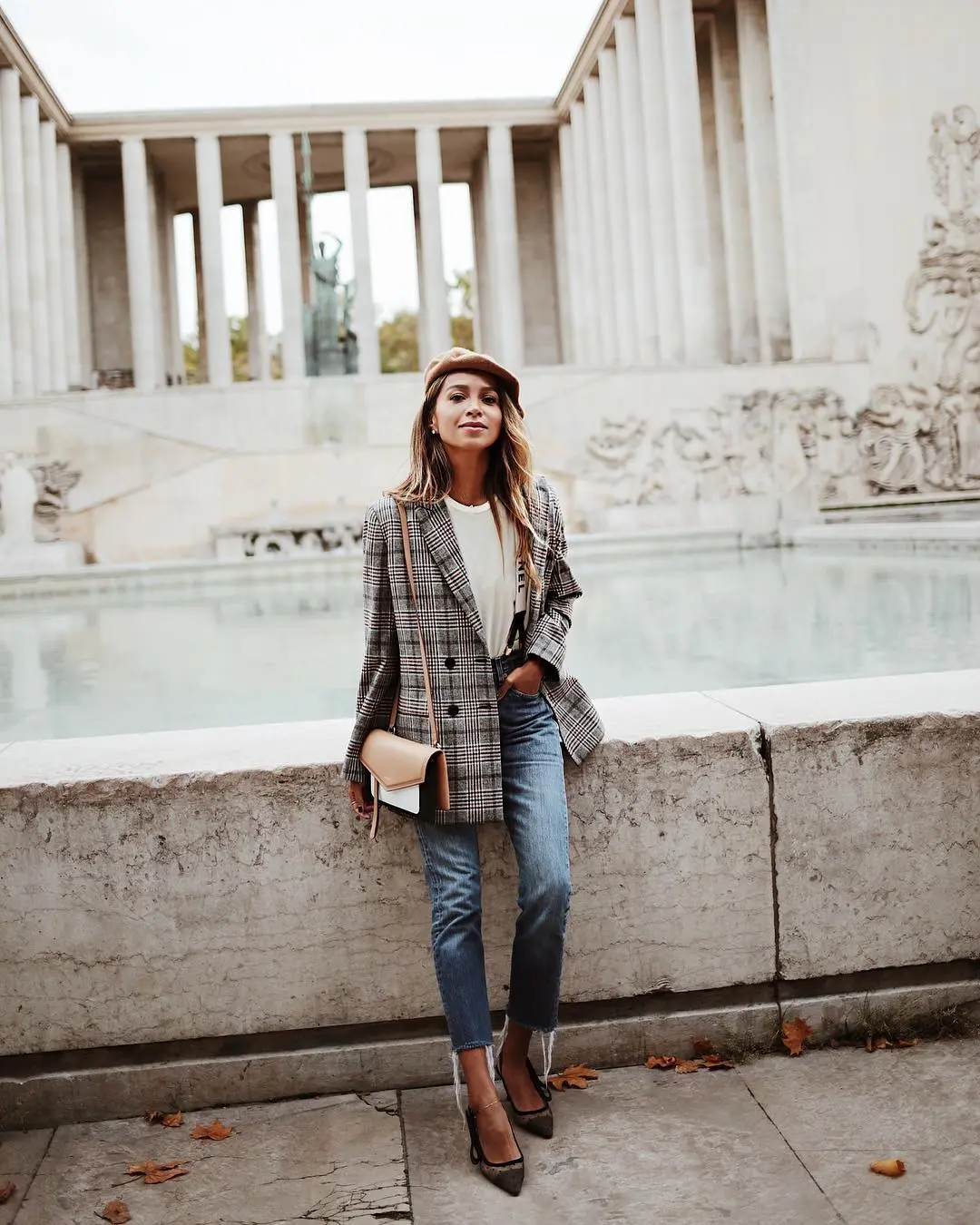 Tampilan trendi dan stylish ala fashion blogger dunia. (Sumber foto: sincerelyjules/instagram)