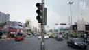 Penampakan lampu merah persimpangan Ramanda, Depok, Jawa Barat, Rabu (14/8/2019). Pemutaran lagu Wali Kota Depok Mohammad Idris di lampu merah tersebut sebagai bagian dari konsep Joyful Traffic Management (Jotram). (Liputan6.com/Immanuel Antonius)
