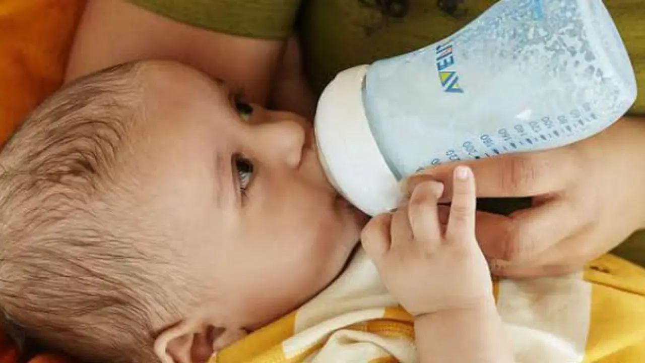 Ilustrasi botol ASI